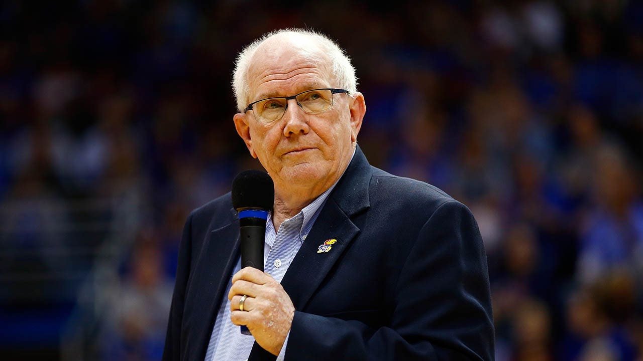 Legendary Kansas broadcaster Bob Davis dies just days after his wife, image size:1280x720