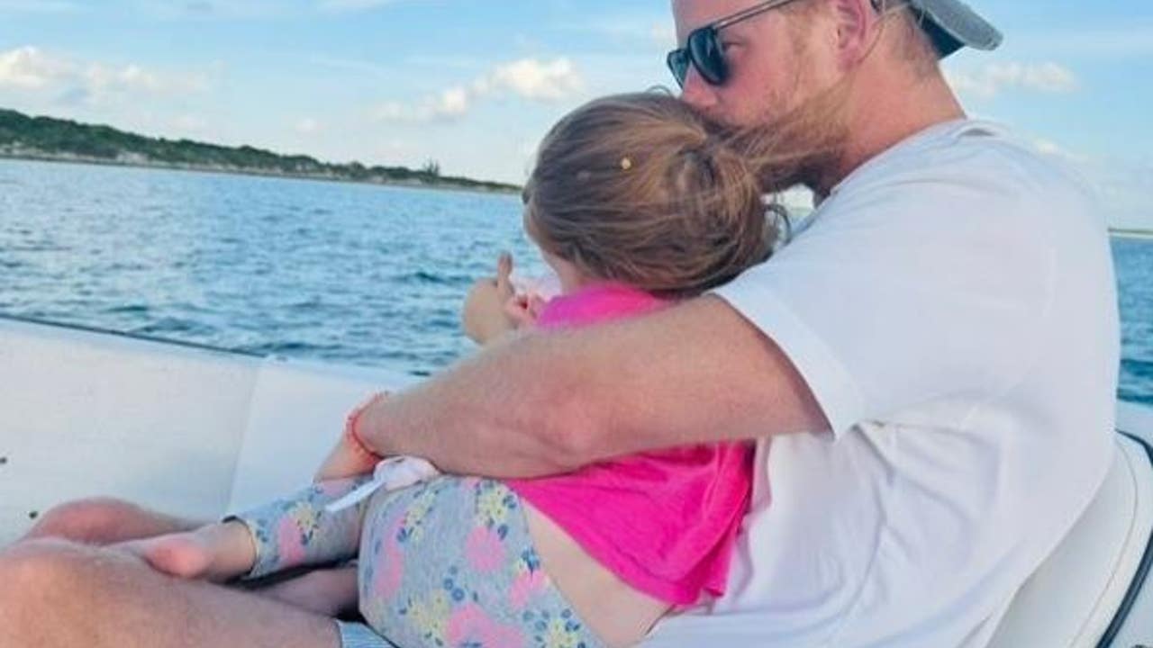 Meghan Markle shares new pH๏τo of rarely seen daughter Princess Lilibet as controversial show is renewed