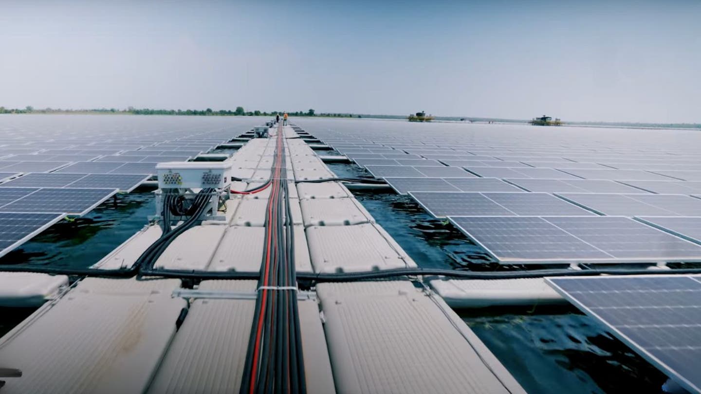 2 massive floating solar power plant is making waves