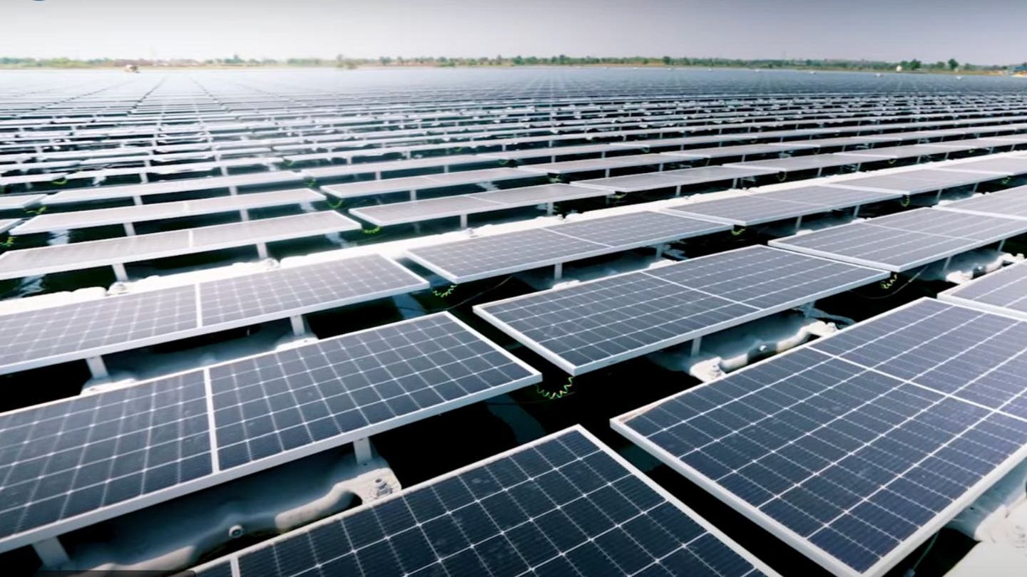 4 massive floating solar power plant is making waves