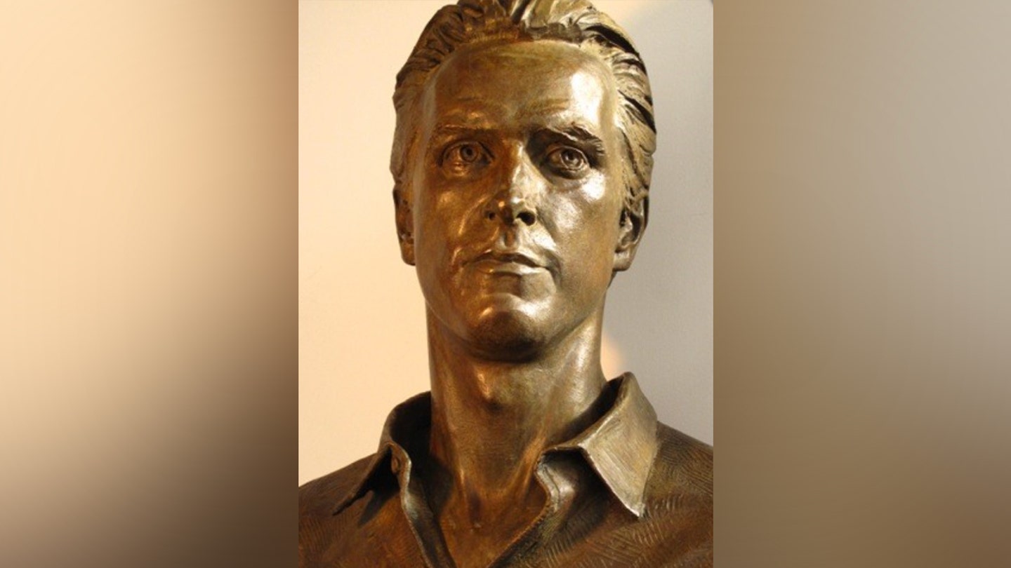 newsom statue 2