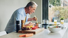 Healthy eating in middle age has this key longevity benefit