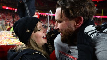 Travis Kelce, Taylor Swift should have baby, former NFL stars say