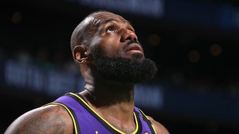 LeBron James shrugs off injury worries after exiting Lakers latest game early: 'Not much concern'