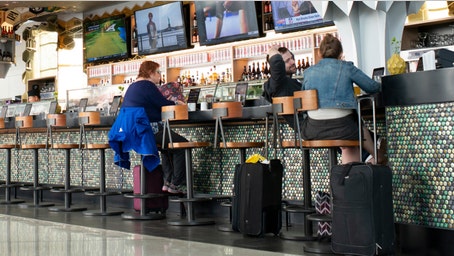 Flight passenger's 'bar buddy' called out for seat squatting