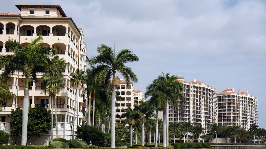 CHINESE MIGRANTS Surge: Florida’s Wealthy Enclave Under Pressure