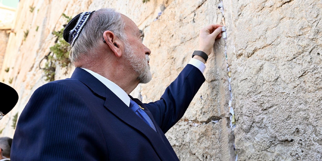 Huckabee condemns efforts to erase Jewish history to the Holy Land as 'absurd'