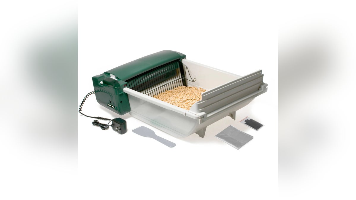 The PetZone Smart Scoop astatine Walmart uses a metallic rake to region waste, depositing it into a carbon-filtered compartment.