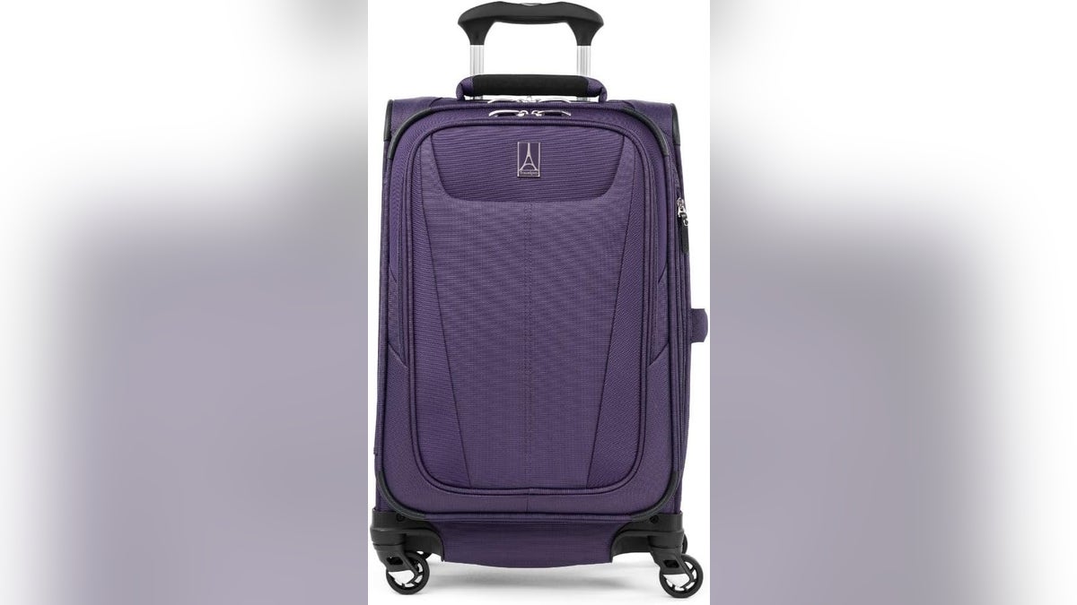 Weighing just 5.4 pounds, the Maxlite 5 is designed for ease of use and maneuverability with its softside construction.