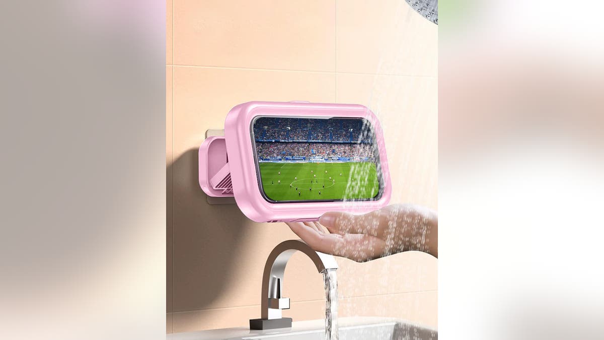This cover keeps cellphones safe in the shower or bath.?