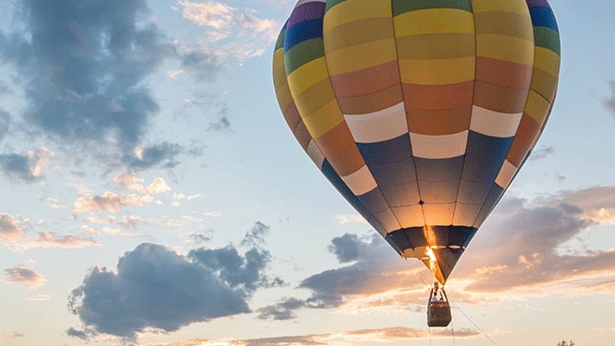 Imagine floating supra nan landscape, soaking successful breathtaking views and sharing an unforgettable infinitesimal pinch mom successful a basking aerial balloon.