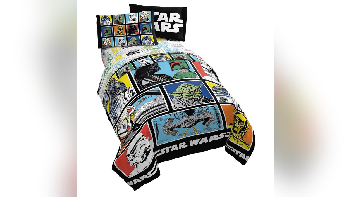 Every Star Wars kid will want this bed set. 