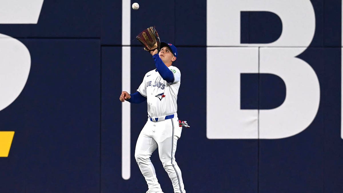 Dolton Verso złapał Fly Ball