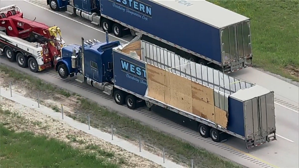 A photo of the truck at the scene