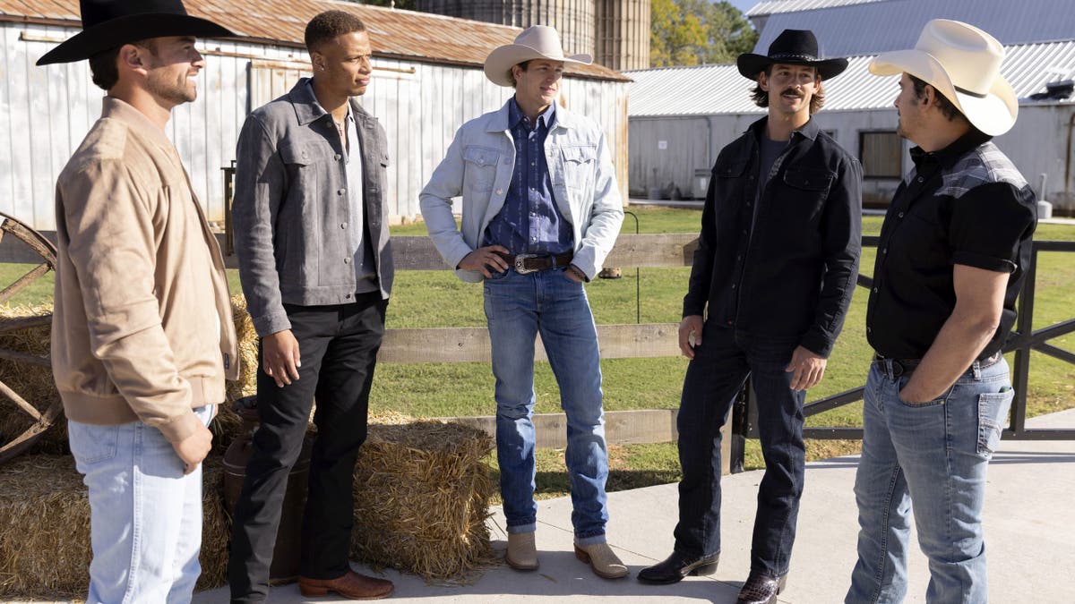 brad paisley with farmers in farmer wants a wife
