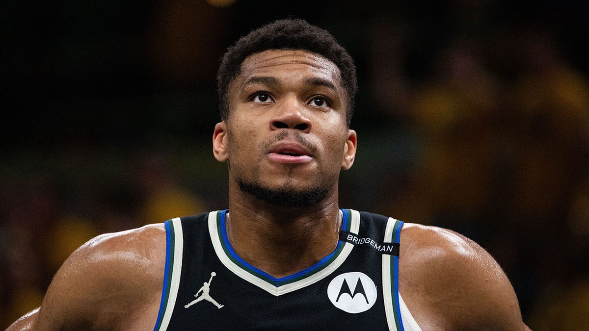 Giannis Antetokounmpo looks up on court