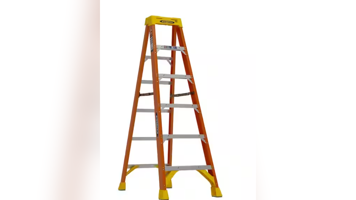 Store your devices safely connected this ladder.