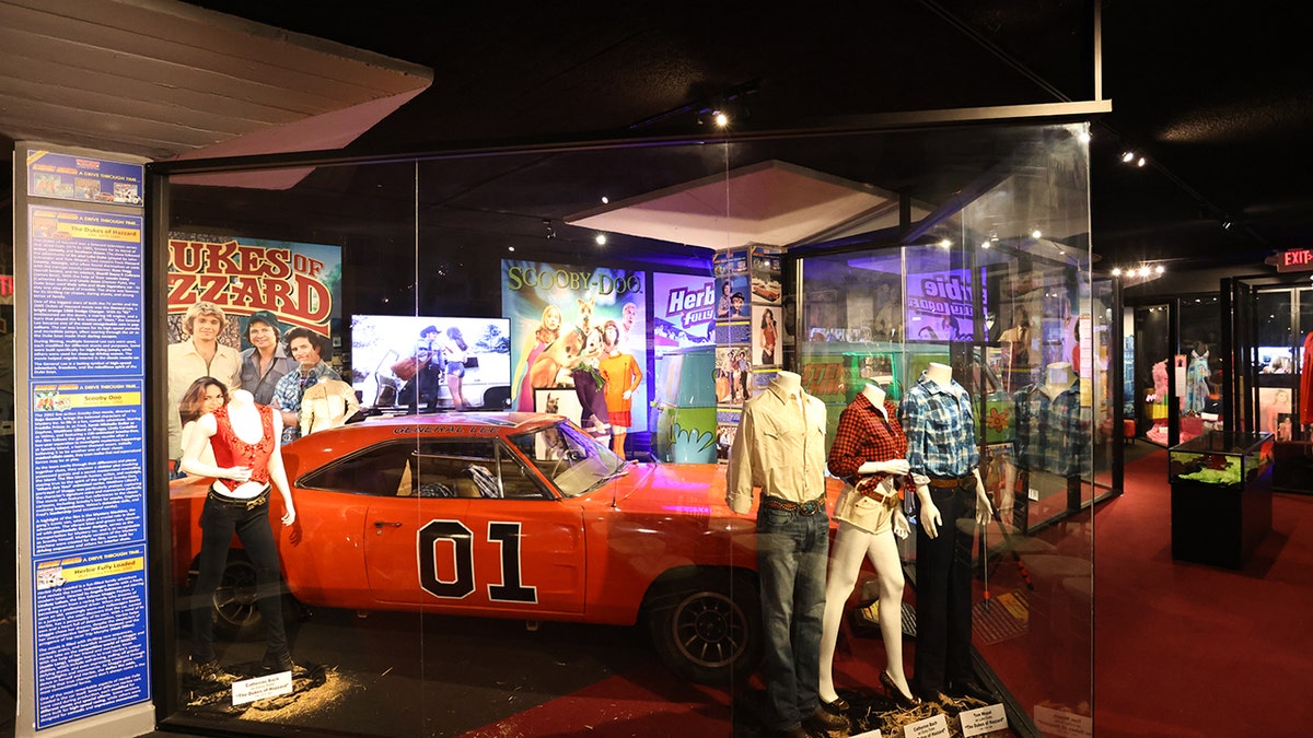 The Hollywood Museum with the General Lee on display