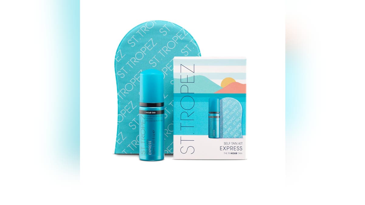 This mini-tan kit features the Express Bronzing Mousse in a travel-ready version. 