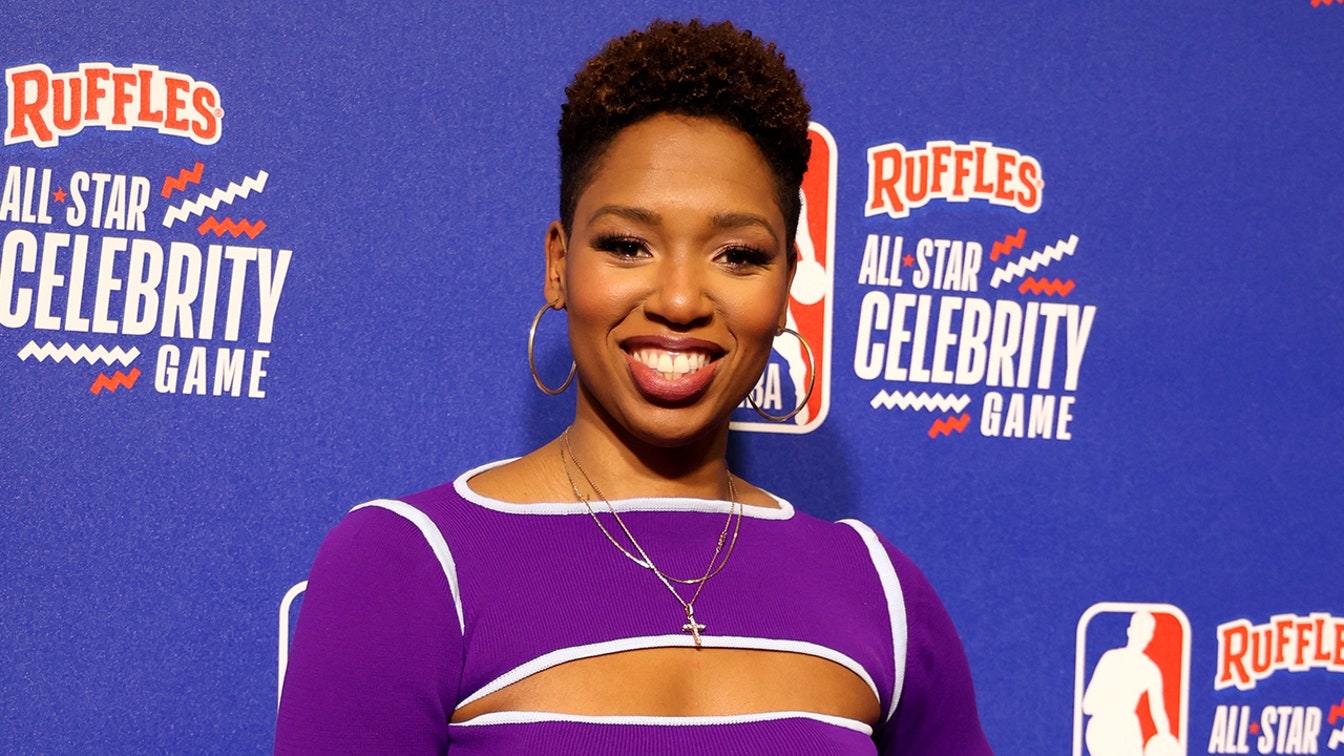 Monica McNutt de ESPN se disculpa con Taylor Swift, pero su comentario sigue una tendencia fea