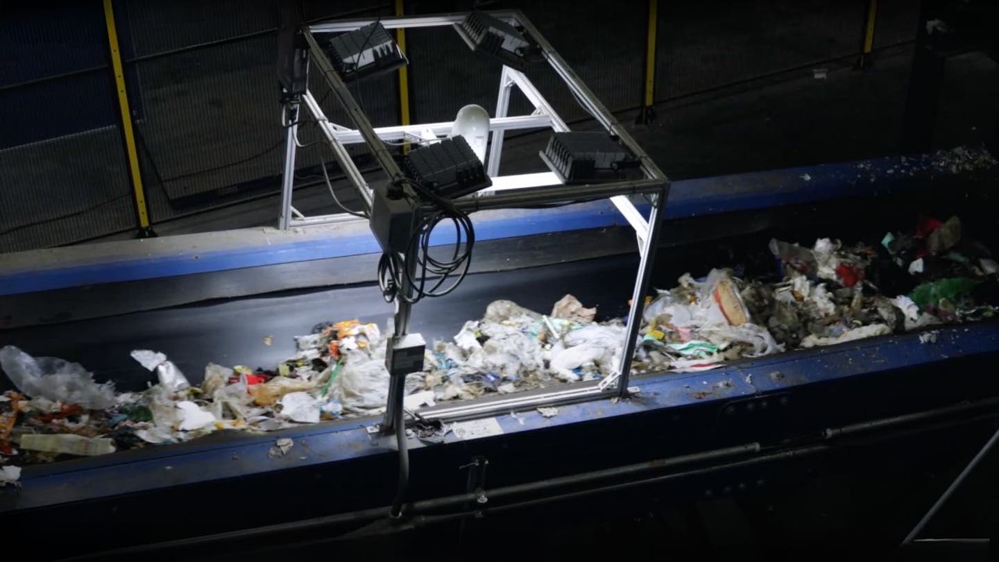 1 recycling robots use ai to sort waste 24 7