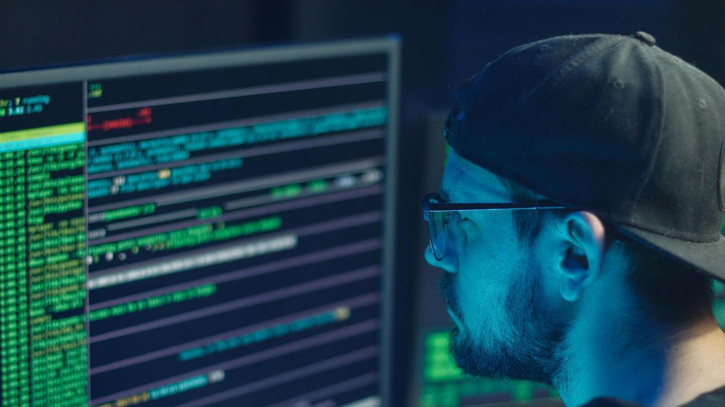 3 hackers using malware to steal data from usb flash drives outro