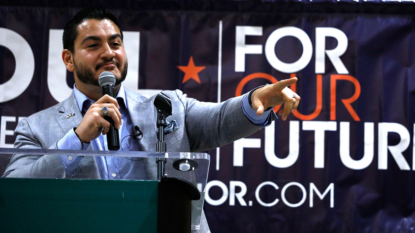 abdul el sayed holds mic gettyimages 1006905834