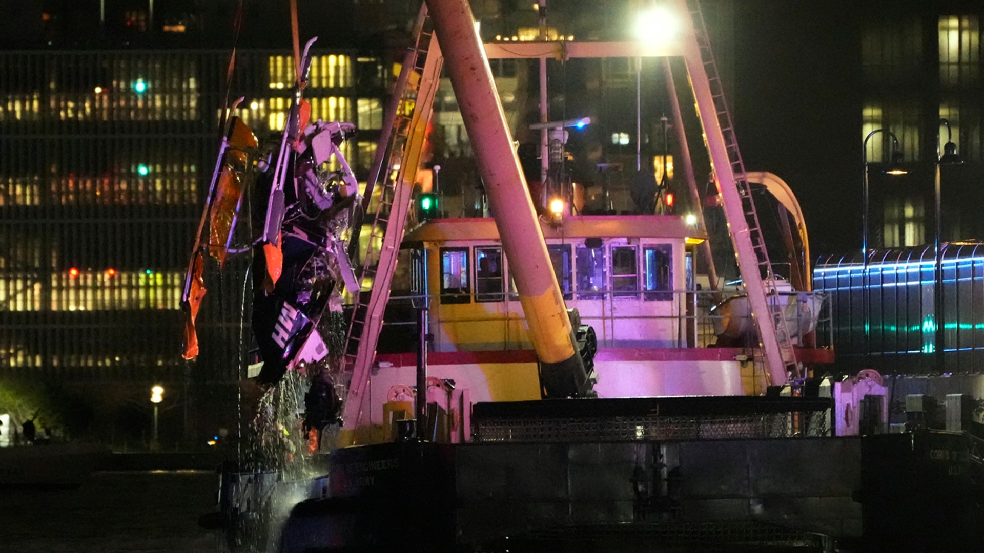 Helicopter wreckage pulled out of Hudson