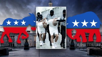 25 "vulnerables" demócratas de la Cámara de Representantes, objetivo deblitz ad  GOP  que ofrece billetes de avión a El Salvador