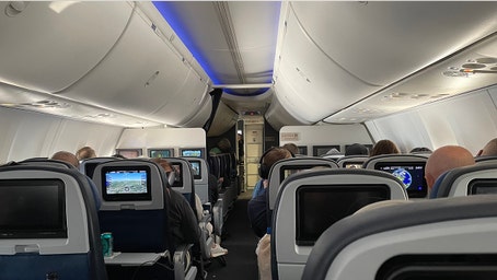 Flight passenger calls out 'nasty cologne' wearer, igniting airplane etiquette debate