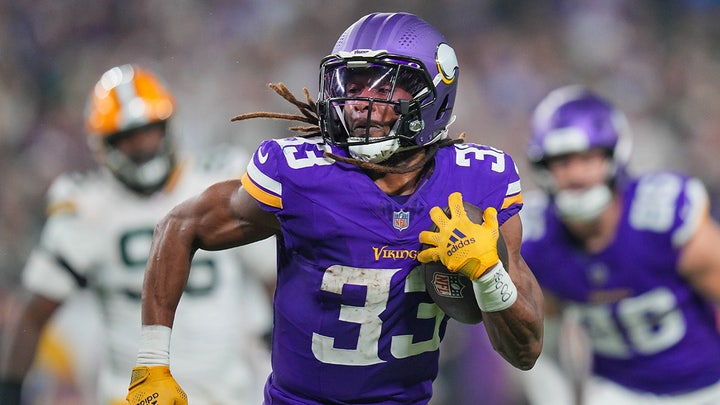 Aaron Jones addresses Vikings-Rodgers rumors & defends Aaron as still one of the top QBs in the league | The Herd