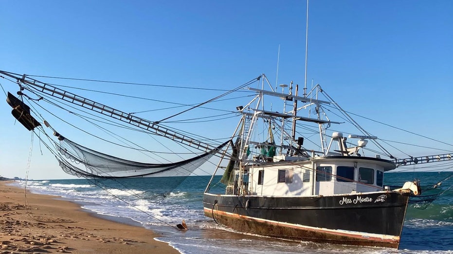 Unmanned shrimp boat washes ashore on Florida beach, puzzling investigators