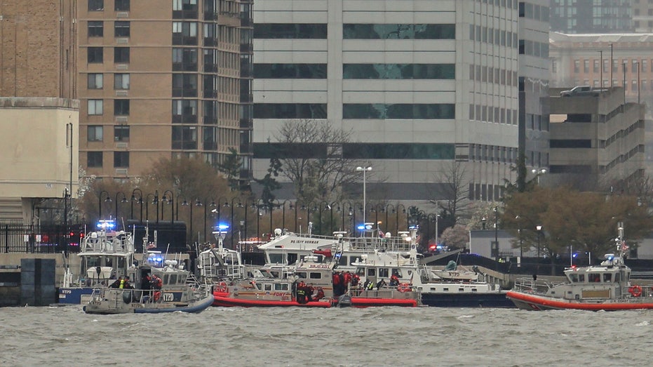 6 dead, including 3 children, after helicopter plummets into Hudson River