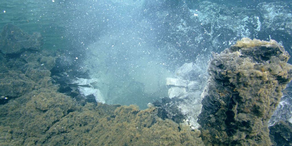 axial-seamount1.jpg?ve=1&tl=1