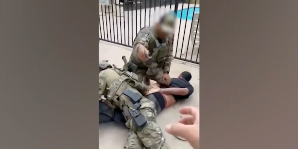 'Violent Venezuelan alien' with possible TdA ties caught with knife during ICE takedown in San Diego: video