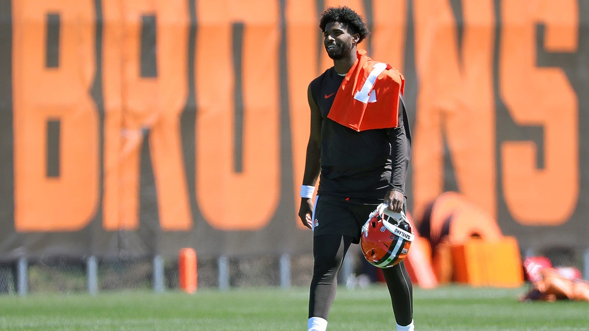 Shedeur Sanders walks off field