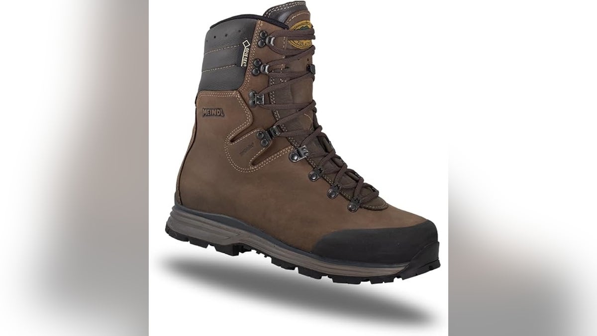 Keep your dad’s feet warm, dry and toasty during extended hunts with Meindl's Comfort Fit Hunter boots.