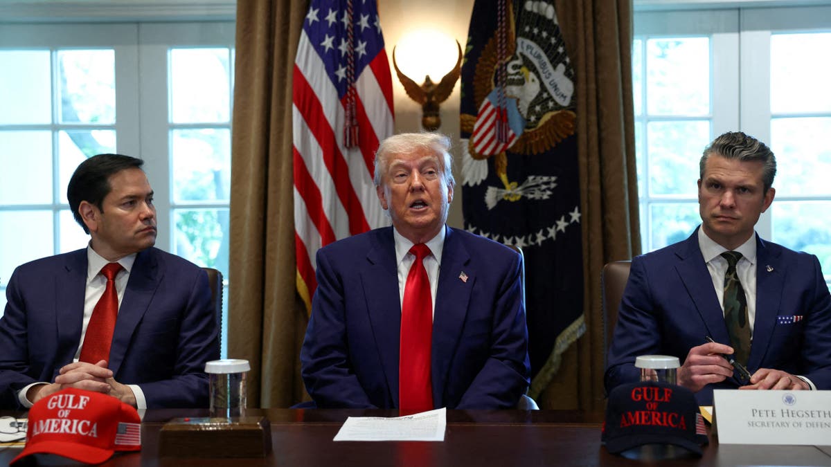 The president of the United States, Donald Trump, speaks with the Secretary of Defense of the United States, Pete Hegseeth, and the Secretary of State of the United States, Marco Rubio, a cabinet meeting at the White House in Washington, DC, USA. UU., April 30, 2025