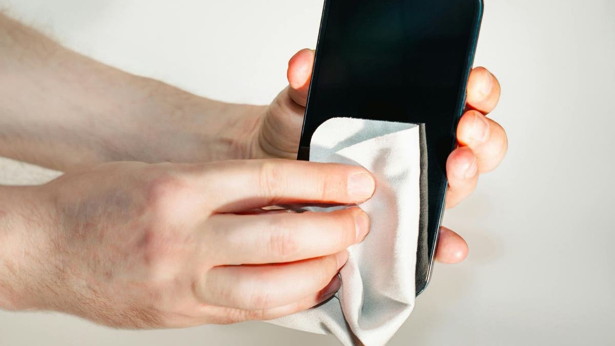 clean your cellphone 3