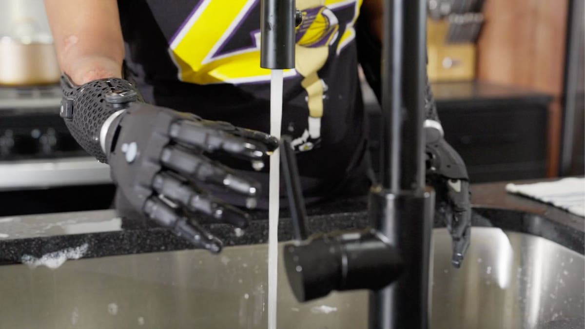 Wireless waterproof bionic arm with 360-degree wrist rotation
