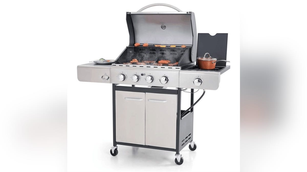 Summit Living makes an easy-to-use grill with over 500 square inches of cooking space.?
