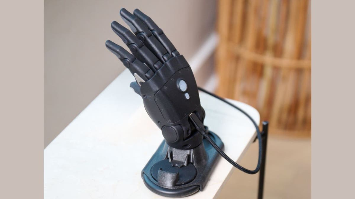 Wireless waterproof bionic arm with 360-degree wrist rotation