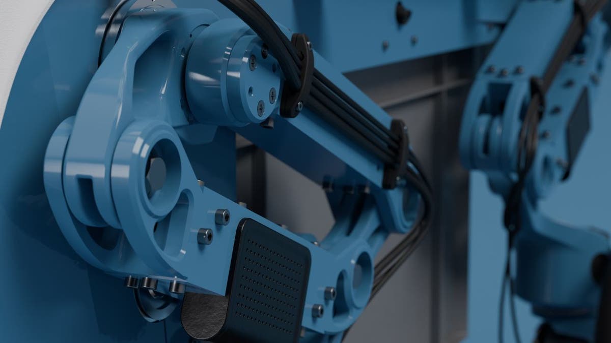 Delivery robot autonomously lifts, transports heavy cargo