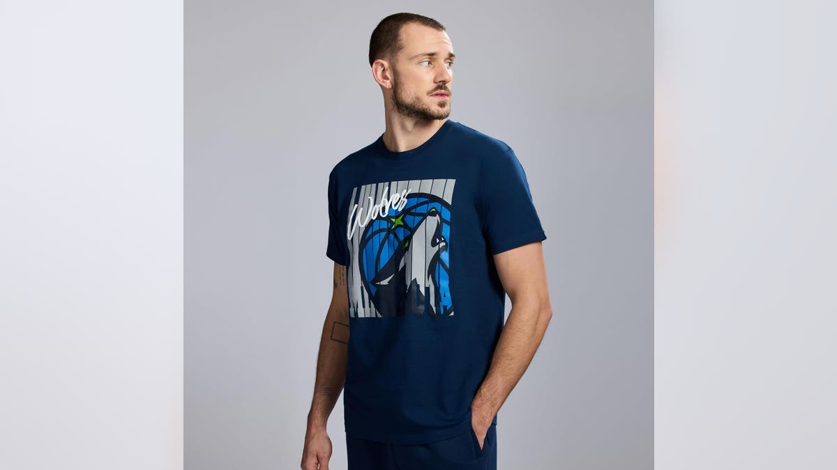 This classic t-shirt has the Timberwolves' logo on the front. 