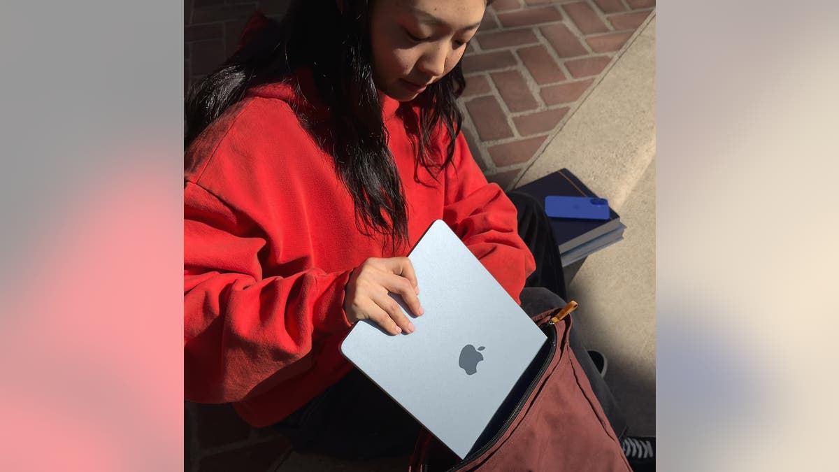 最新的MacBook Air带有Apple Intelligence和M4的速度。