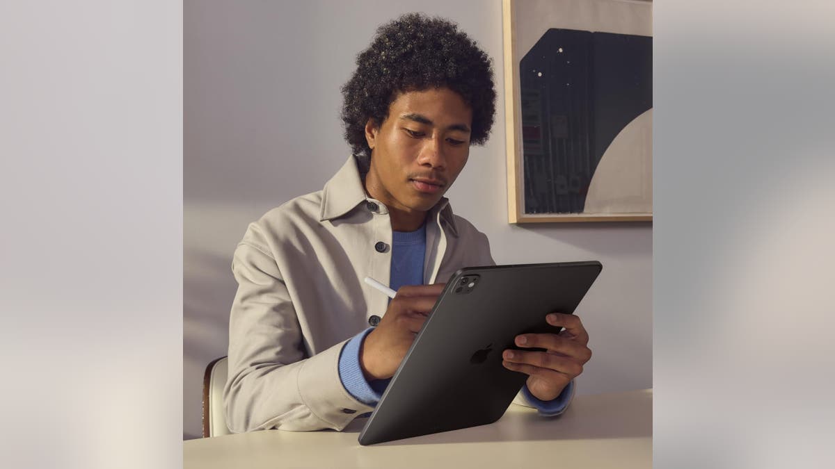 This ultra-responsive Apple Pencil is easier to use. 