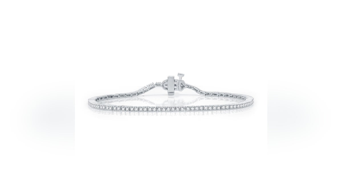 A Mayors tennis bracelet with a continuous line of brilliant-cut diamonds set in lustrous 18k white gold
