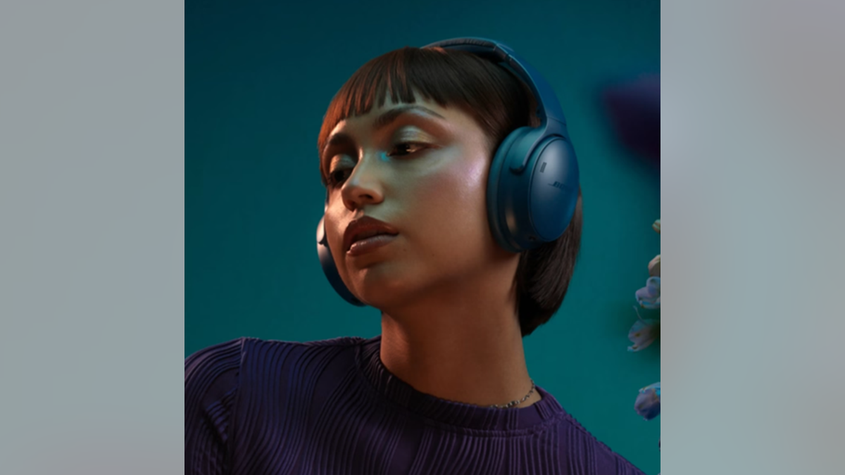 These comfortable headphones have multiple listening modes. 