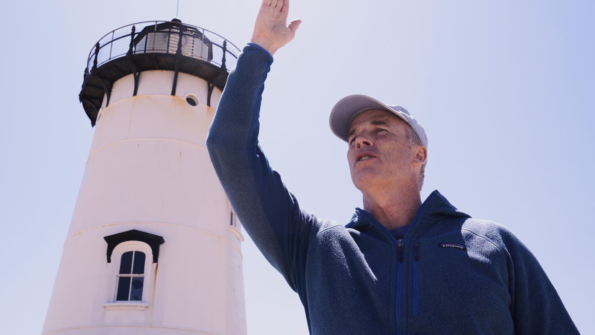 Endurance swimmer to circle Martha's Vineyard in frigid waters to protect sharks Jaws Anniversary Shark Swim