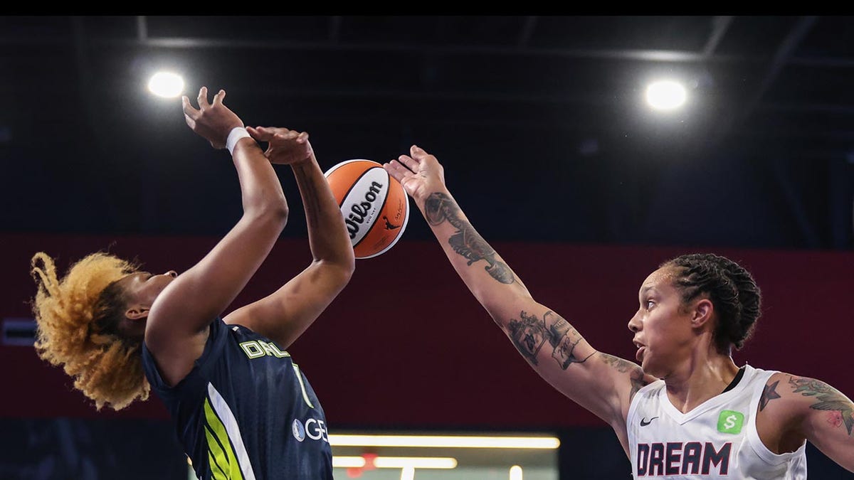 Brittney Griner blocks